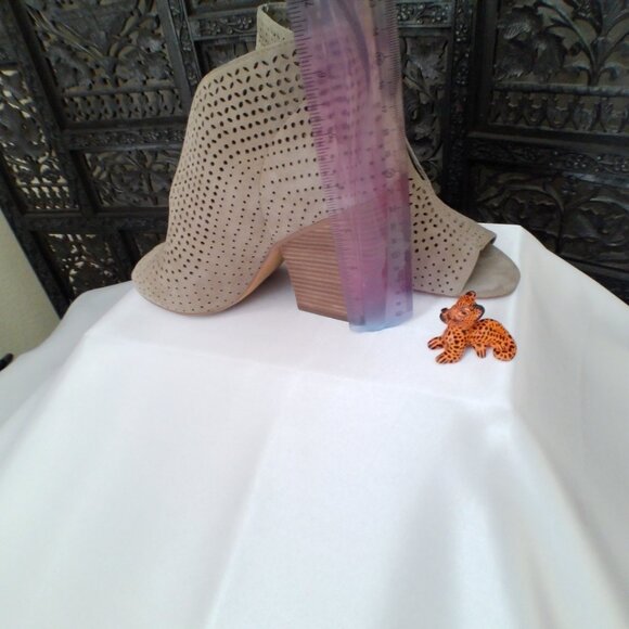 Women's Vince Camuto Suede Open Toe Booties, Size 7 - Picture 3 of 4